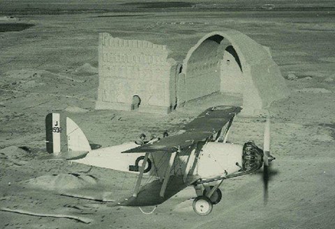 صورة قديمة من الجو لاثار المدائن (طاق كسرى) عام 1930 التي تقع في منطقة السلمان باك أطراف مدينة بغداد do.php?imgf=14153863